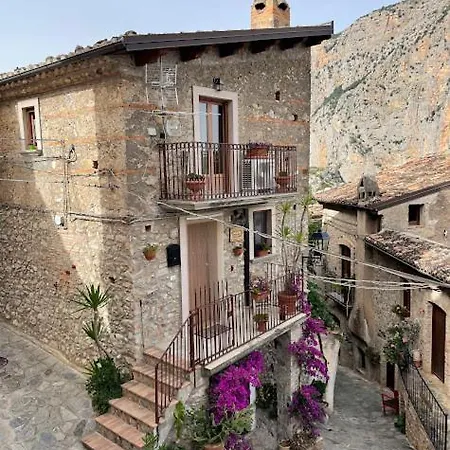 Dhafna Couette-café Civita