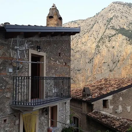 Dhafna Couette-café Civita